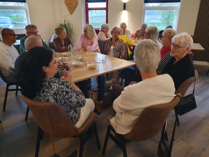 Gezellig even bijpraten… (2)